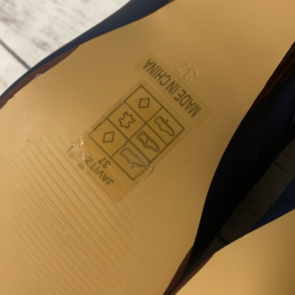 *Chelsea Crew Modcloth Peep Toe Kitten Heels Style Javitz in Navy Size 37 - Picture 9 of 10